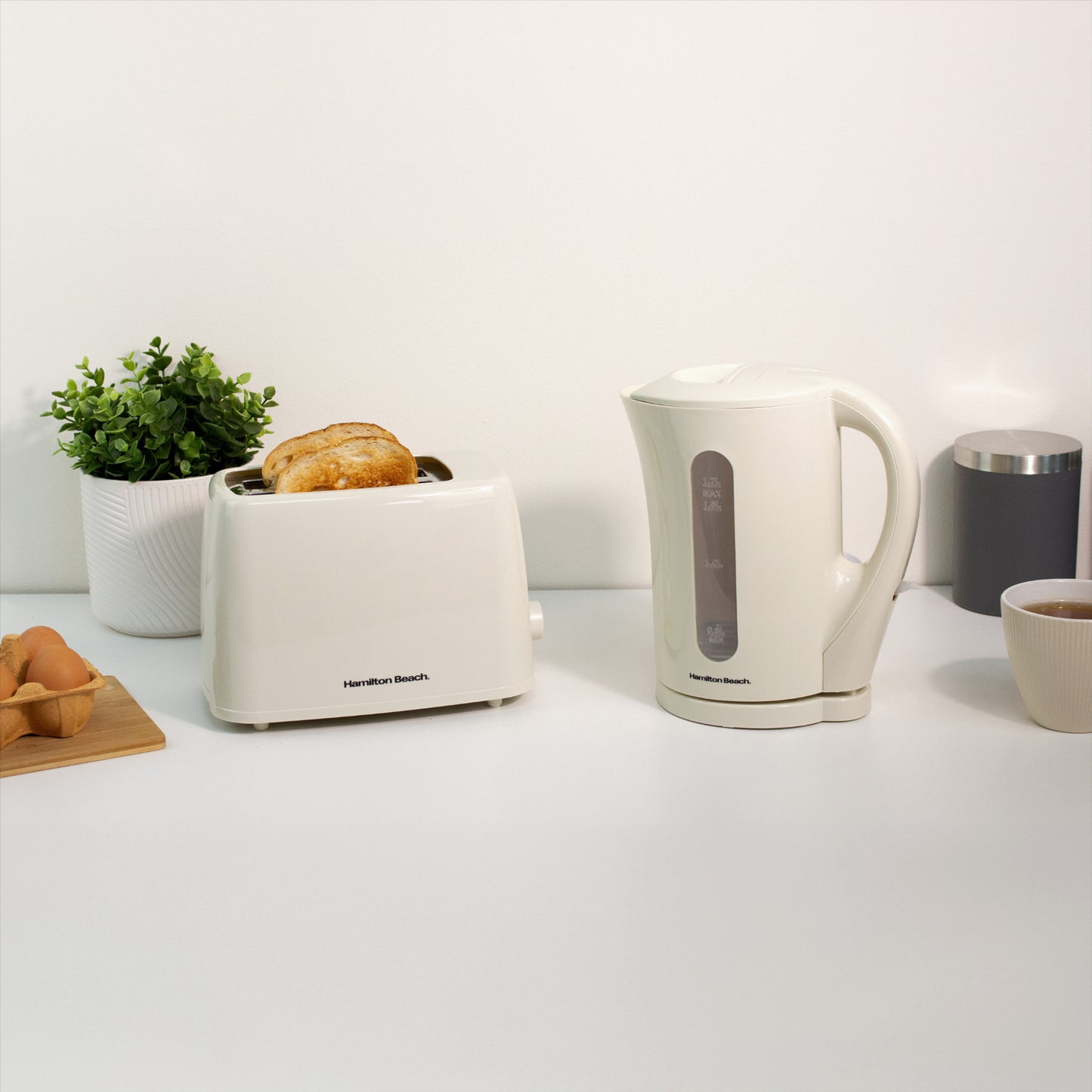 Hamilton Beach Essential 2 Slice Cream Plastic Toaster