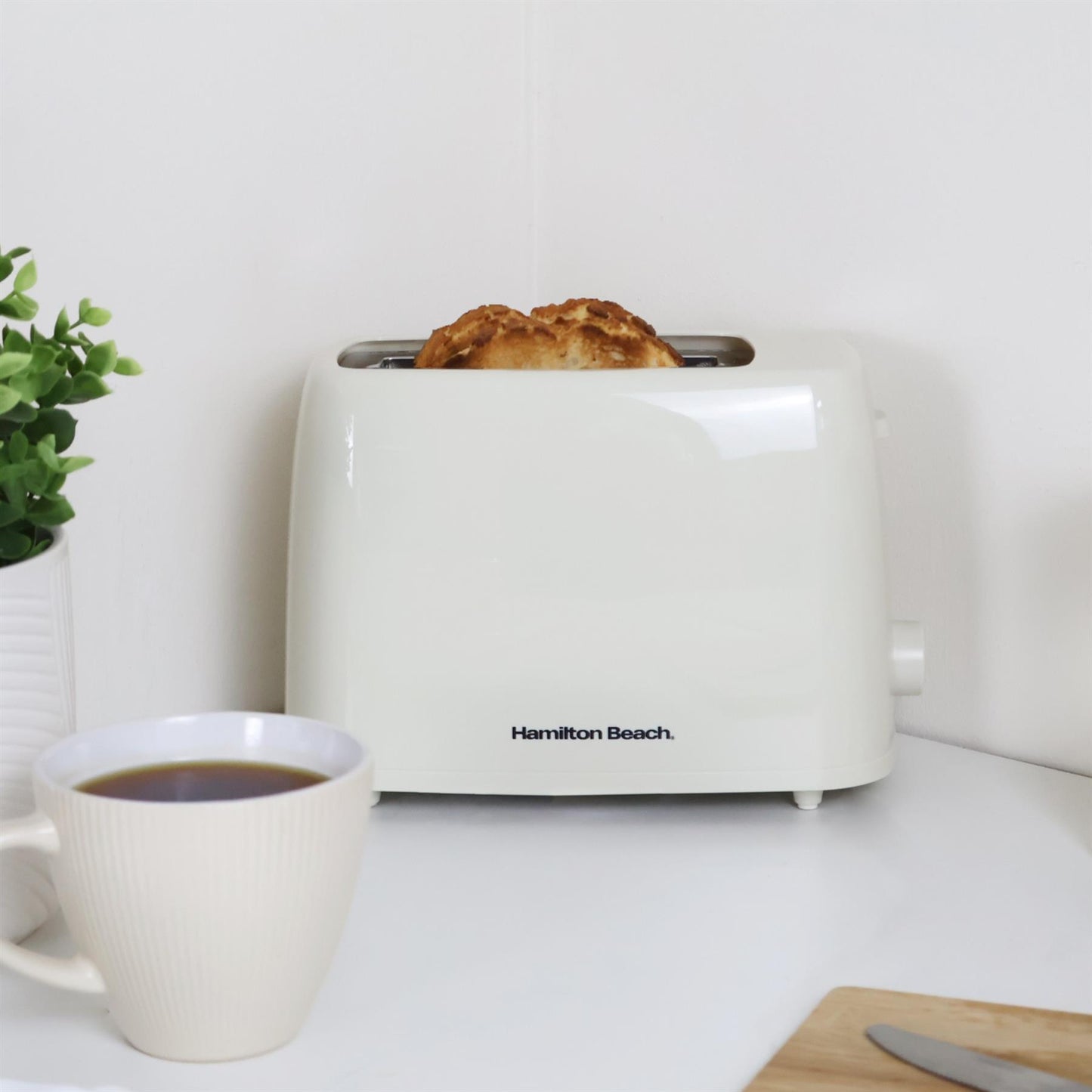 Hamilton Beach Essential 2 Slice Cream Plastic Toaster