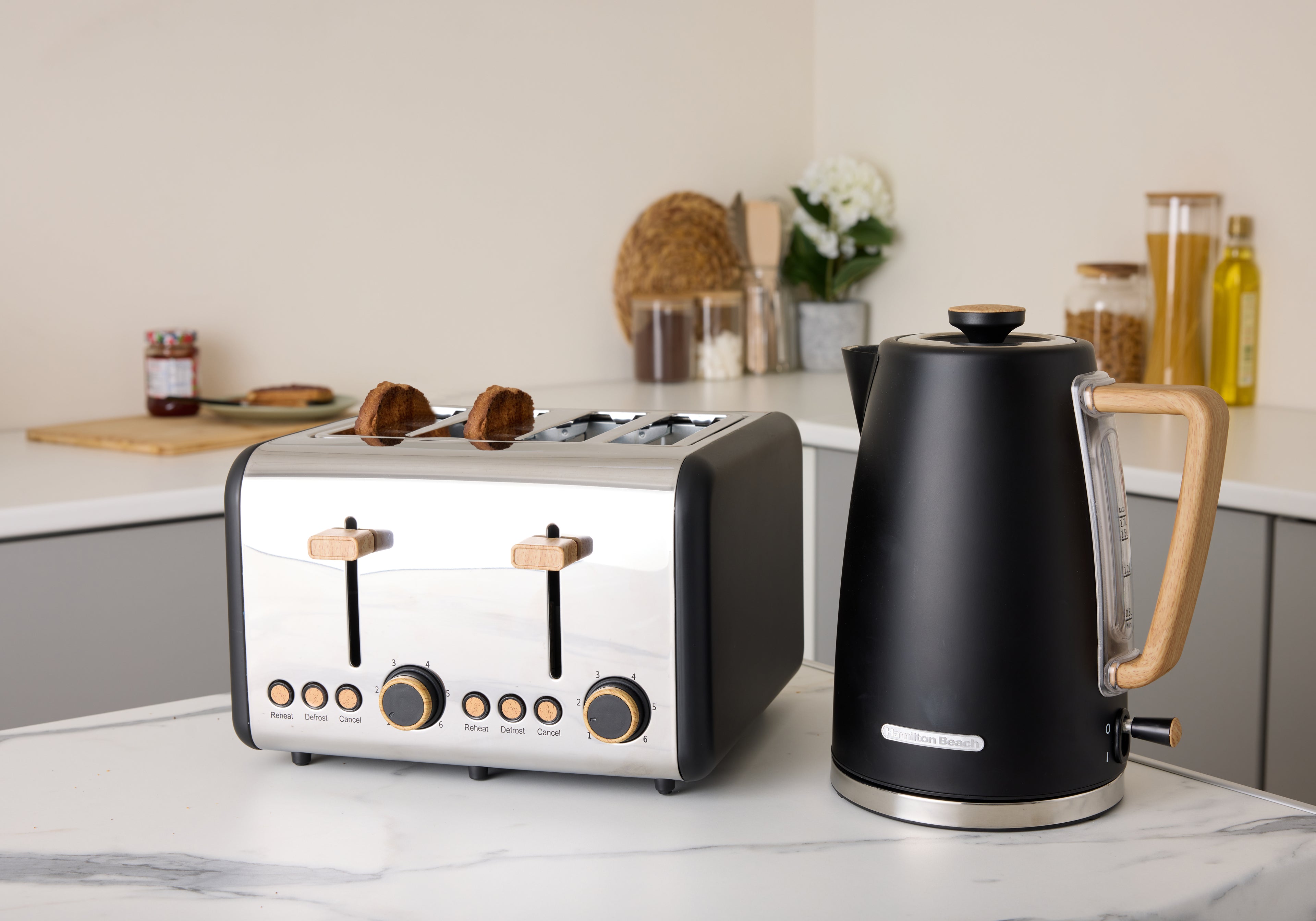 Hamilton Beach Scandi 4 Slice Toaster - Matte Black with Wood Effect