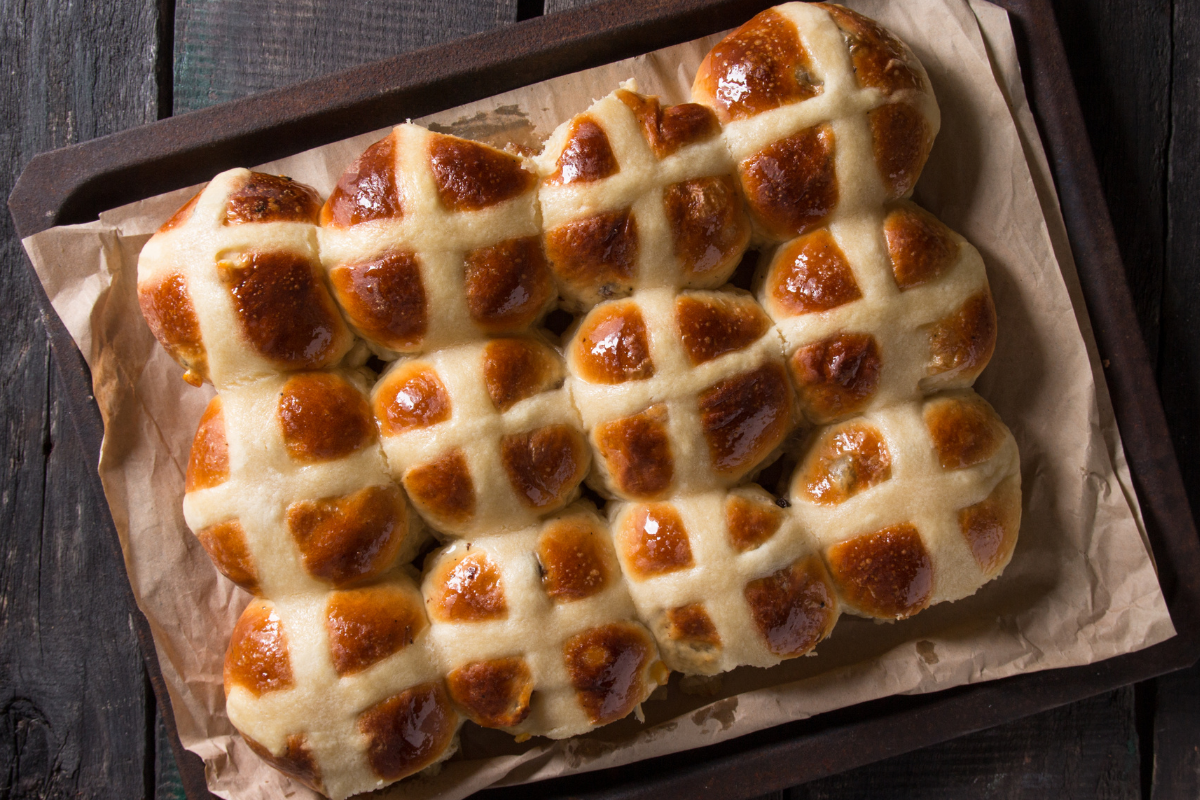 Apple & Cinnamon Hot Cross Buns - Hamilton Beach UK