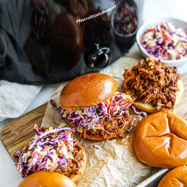Slow Cooker BBQ Pulled Chicken Burgers - Hamilton Beach UK