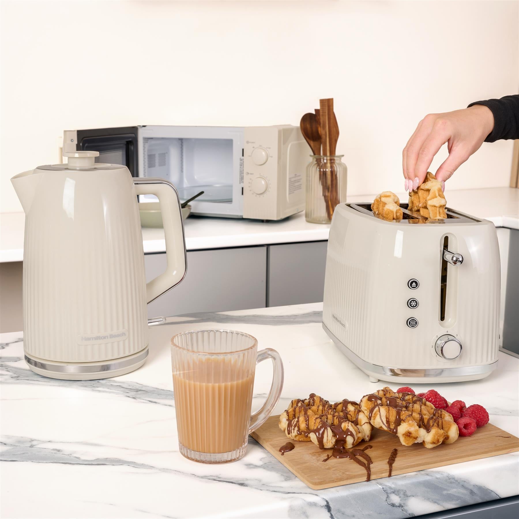 Hamilton Beach Miami Kettle, Toaster & Microwave Set