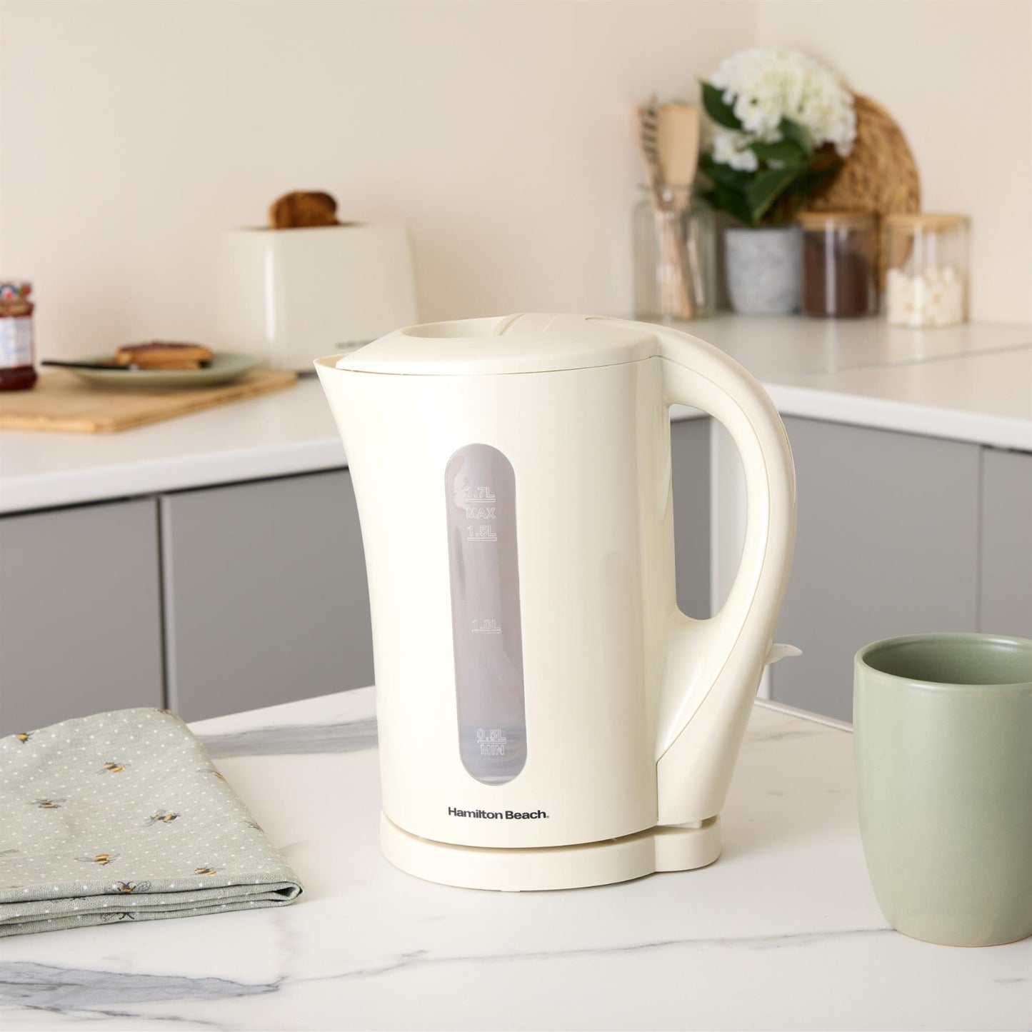Hamilton Beach Essential Kettle & Toaster Set Cream