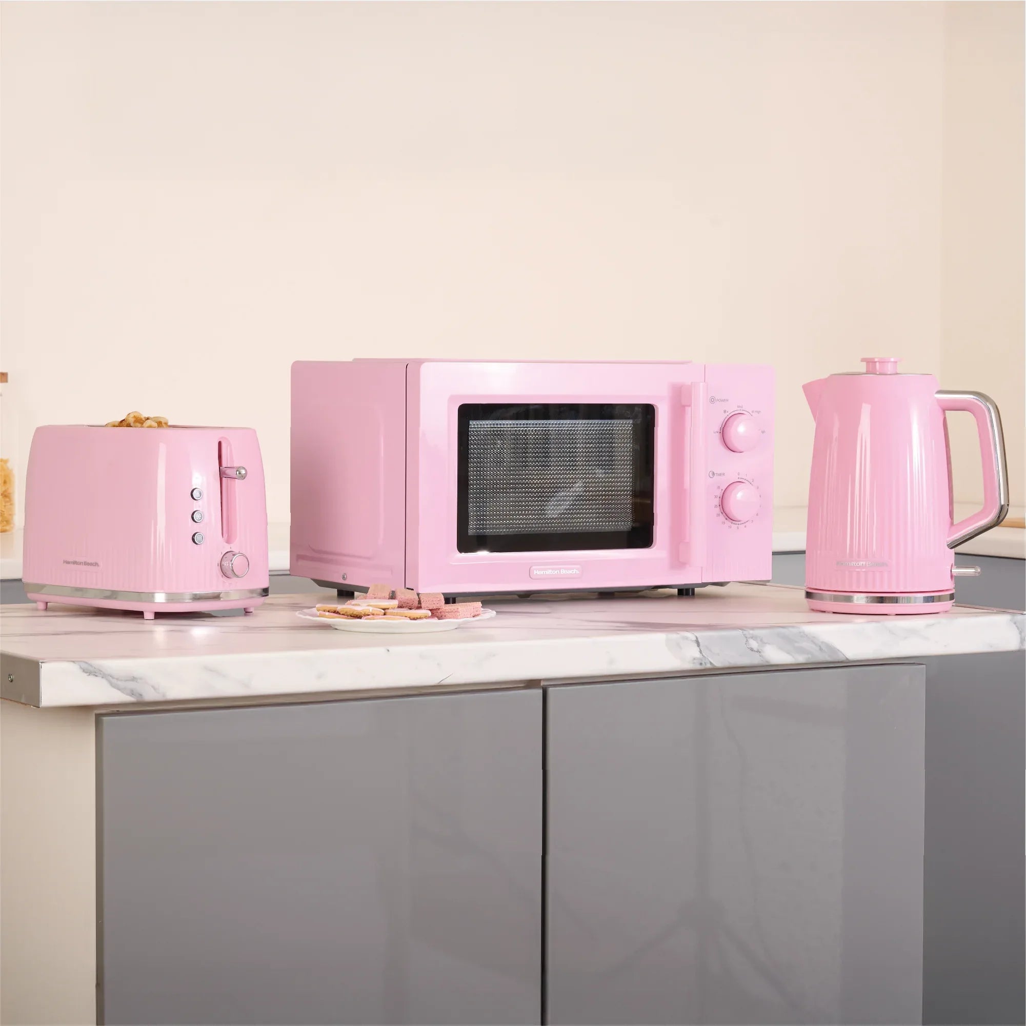 Hamilton Beach Miami Kettle, Toaster & Microwave Set - Flamingo Pink - Hamilton Beach UK