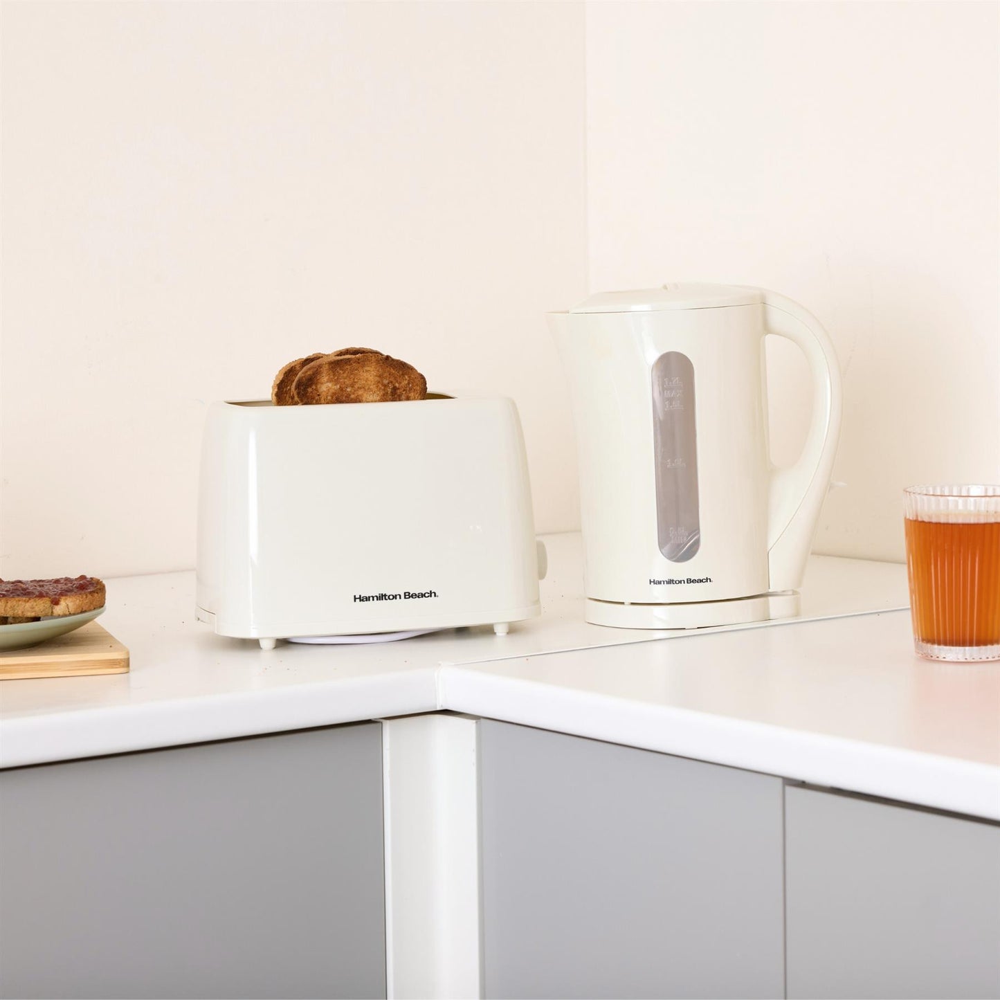 Hamilton Beach Essential Kettle & Toaster Set Cream